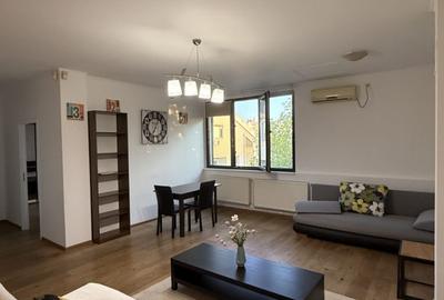 Apartament cu 2 camere semidecomandat, mobilat în Banu Manta