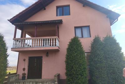 Casă individuală cu 6 camere în Nord