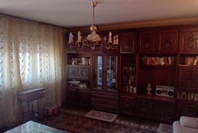 Apartament cu 2 camere decomandat în Universitate