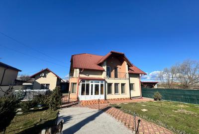 Casă individuală cu 7 camere în Aeroport