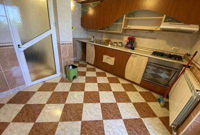 Apartament cu 3 camere în C5