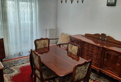 Apartament cu 3 camere decomandat în Domenii