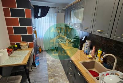 DE VÂNZARE – APARTAMENT CU 3 CAMERE - 1