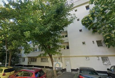 Garsonieră decomandată în Decebal