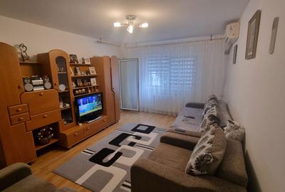 Apartament cu 2 camere decomandat în Nicolina