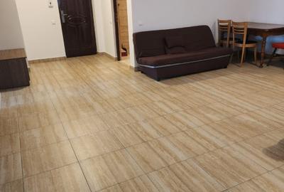 Apartament cu 3 camere semidecomandat, mobilat în Florești