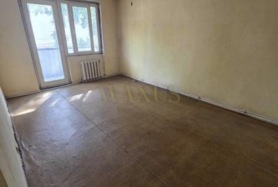 Apartament cu 4 camere decomandat în Sud