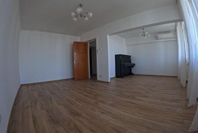 Apartament cu 3 camere decomandat în Morarilor