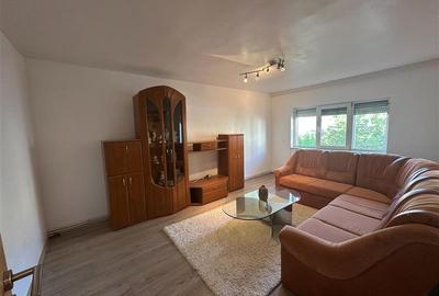 Apartament cu 3 camere decomandat, mobilat în Micro IV