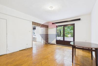 Apartament cu 4 camere semidecomandat în Domenii