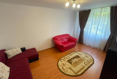 Apartament cu 3 camere decomandat în Drumul Taberei