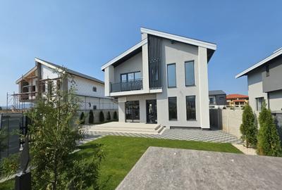 Casă individuală cu 4 camere în Cristian