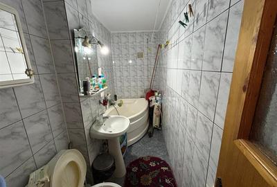Apartament cu 3 camere de vanzare et. 2,  zona Sud. - 11