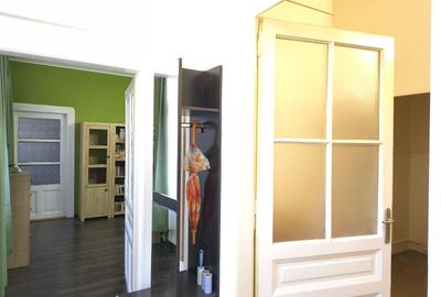 Apartament central, 2 camere, centrala gaz. 390 E/lună. Comision 0 - 4