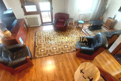 Apartament cu 3 camere decomandat, mobilat în Cetate