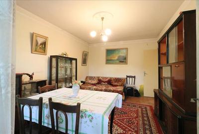 Apartament cu 3 camere decomandat în Podu Roș
