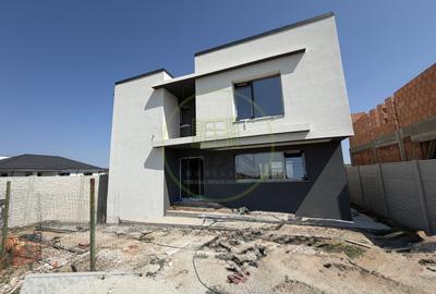 Casă individuală cu 4 camere în Malu Mare