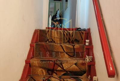 Tepes Voda Hala Traian casa 2 camere 47 mp , curte libera 25 mp, 68000 eur - 4