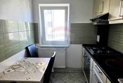 Apartament cu o camera de închiriat în zona Alfa - 3