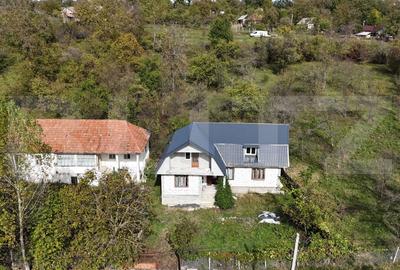 Casă individuală cu 2 camere în Industrială