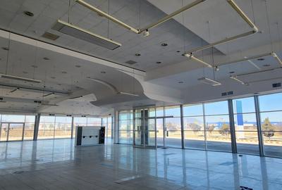 Showroom auto, construcții 6500 mp, teren 31.350 mp, deschidere 176 ml la DN 1. - 5