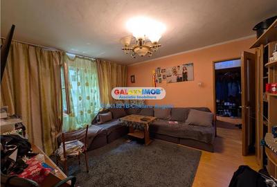 Apartament cu 3 camere semidecomandat în Berceni