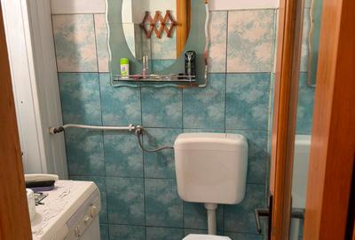 De VÂNZARE: Apartament e cu 3 camere, Decomandat – Etaj 1/3 - 8