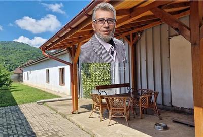 Casă individuală cu 6 camere în Muncitoresc