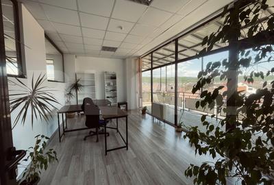 Apartament cu 4 camere semidecomandat, mobilat în Florești