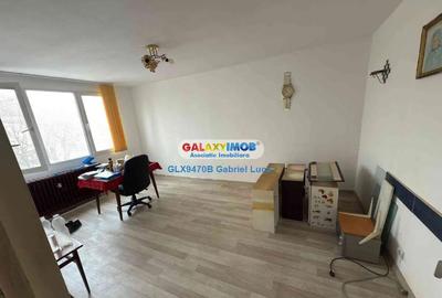Apartament cu 4 camere decomandat, mobilat în Berceni