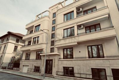 Apartament cu 3 camere decomandat în Armeneasca