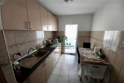 Apartament cu 3 camere decomandat în Voineasa