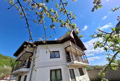 Constructie P+1 cu 6 încăperi 2 bai si teren - 3.329 mp Băile Olănești - 3