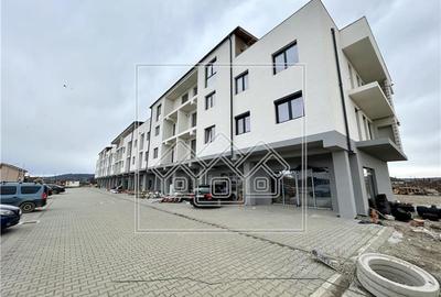 Apartament cu 3 camere nedecomandat în Șelimbăr