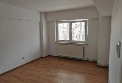 Apartament cu 2 camere decomandat în Centrul Civic