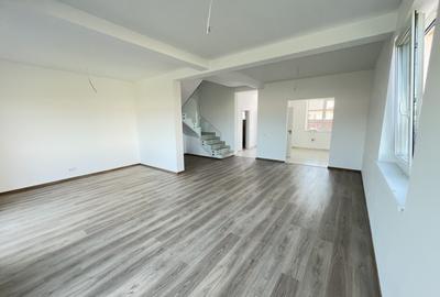 Duplex cu 4 camere în Sânpetru
