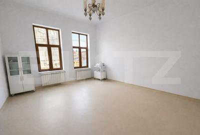 Spațiu comercial, de 30.00 mp, în Central