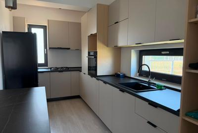 Casa idnividuala, mobilata si utilata, prima inchiriere - 11