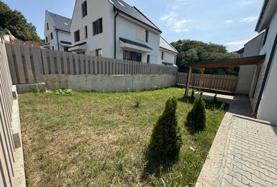 Duplex cu 6 camere în Tăuți