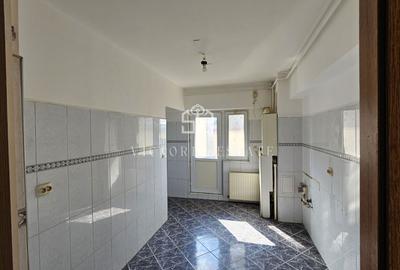 Apartament de vanzare, 3 camere decomandat.Republicii - 13