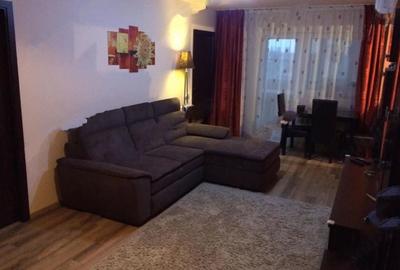 Apartament cu 3 camere semidecomandat în Vitan