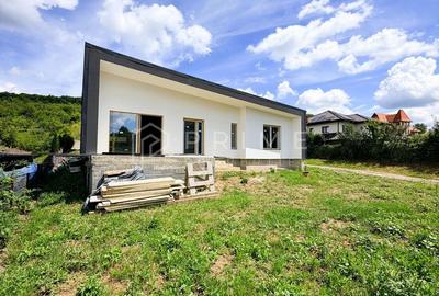 Casă individuală cu 4 camere în Corunca