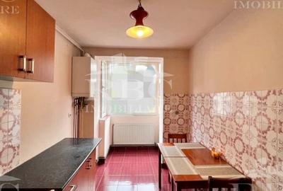 Apartament cu 3 camere decomandat în Semicentral