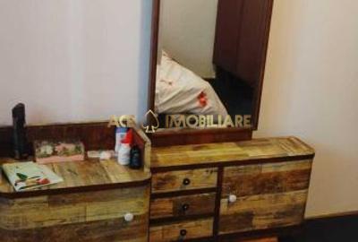 Apartament cu 3 camere semidecomandat, mobilat în Ozana
