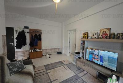 Apartament cu 2 camere semidecomandat în Roșu