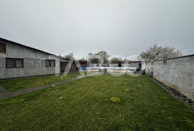Casa individuala formata din 2 apartamente de vanzare si piscina - 1