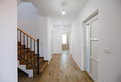 Duplex P+E în Moșnița Nouă, 3 dormitoare, 3 bai, teren 403 mp. Comision 0% - 4