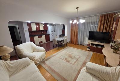 Apartament cu 4 camere decomandat în Central