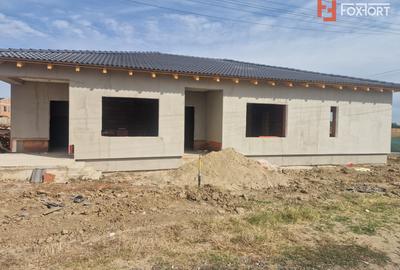 Duplex cu 3 camere în Bucovăț (Remetea Mare)