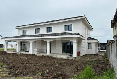 Casă individuală cu 5 camere în Dumbrăvița